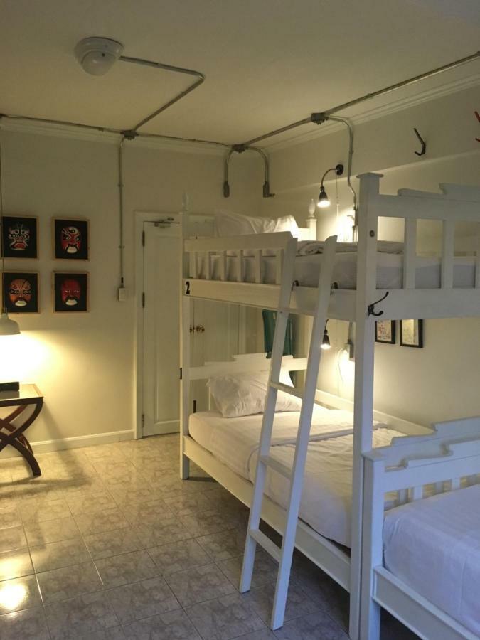 Хостел Bed In Town Чиангмай Экстерьер фото