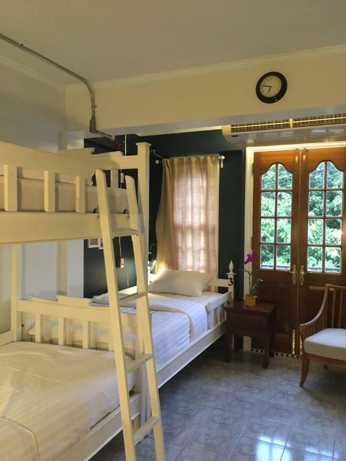 Хостел Bed In Town Чиангмай Экстерьер фото