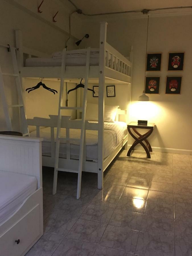 Хостел Bed In Town Чиангмай Экстерьер фото